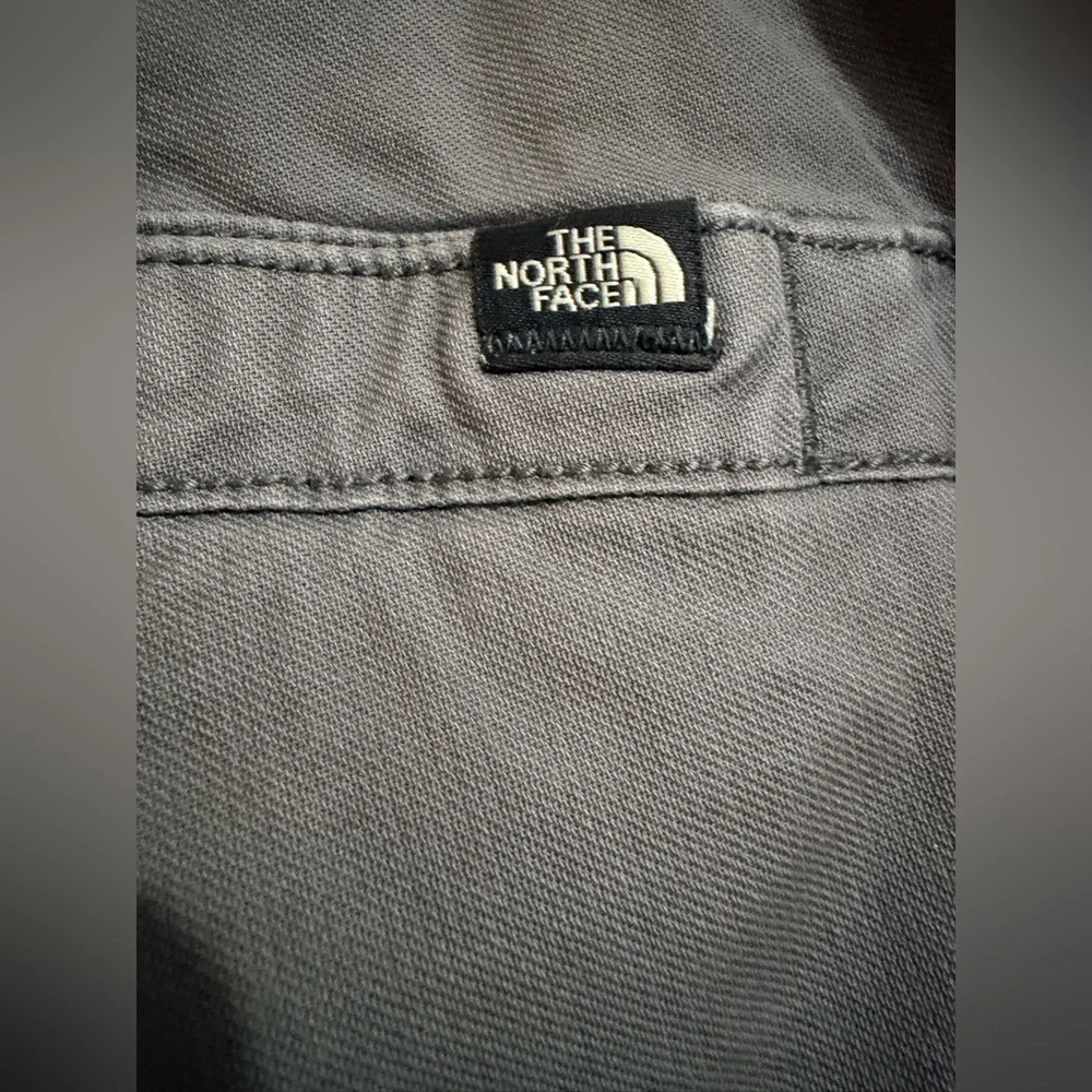 The North Face Gray Roll Up  Hem Hiking Pants Size men’s Size M